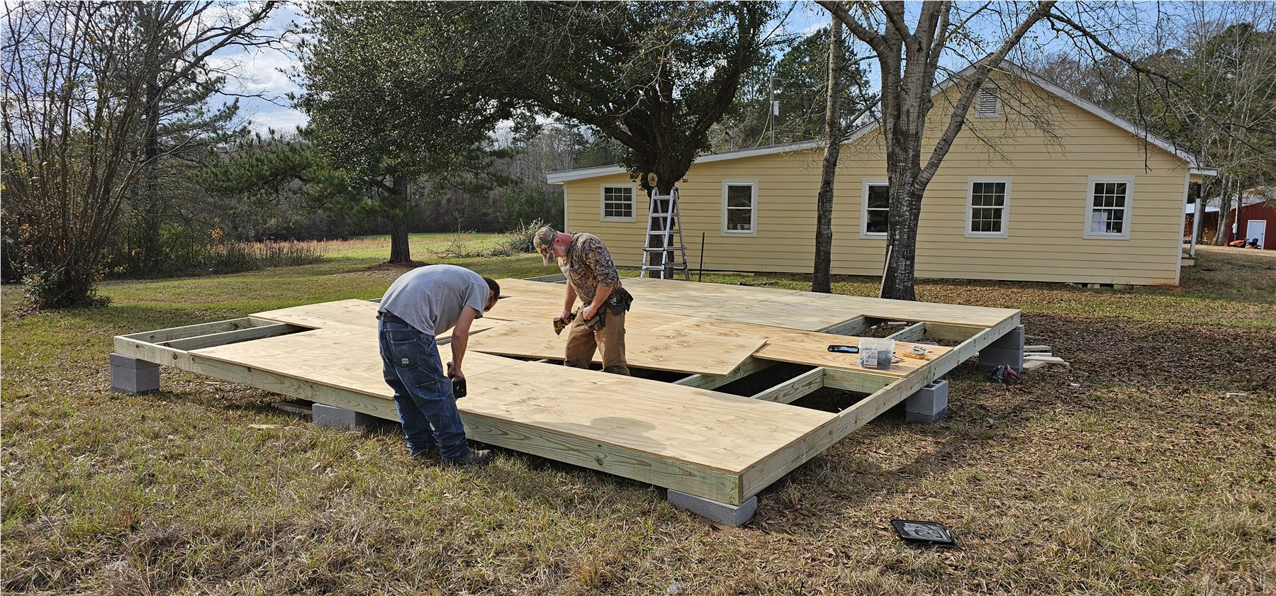 Tiny-house floor platform underway